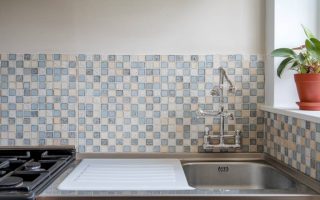 Bien choisir son carrelage mural pour une cuisine durable et facile d’entretien