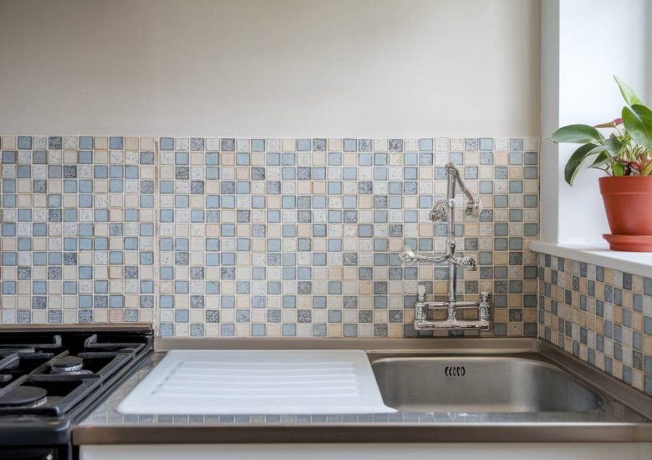 Bien choisir son carrelage mural pour une cuisine durable et facile d’entretien