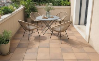 Carrelage imitation pierre naturelle pour la terrasse : charme authentique et entretien simplifié